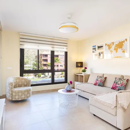 Home2book Bright Pool View El Mocan 아파트